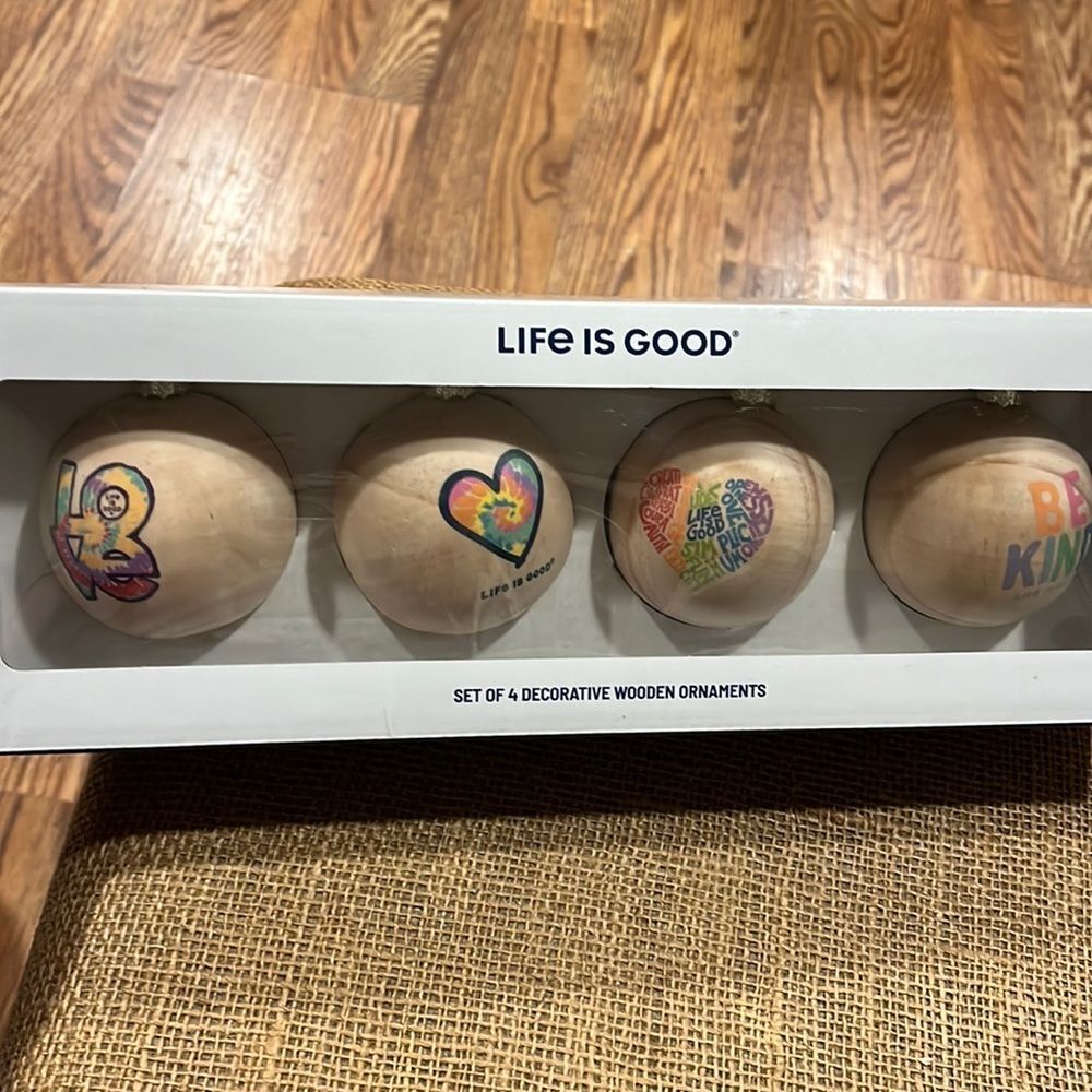 NIB Life is Good wooden ornaments